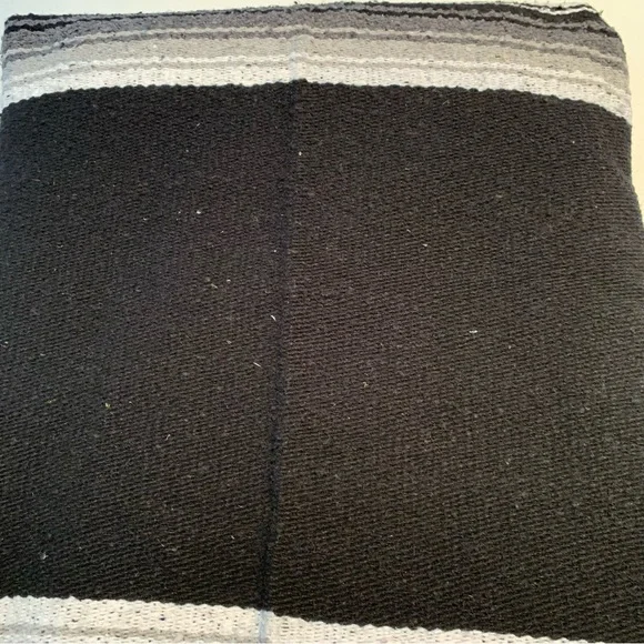 MOLINA PONCHO- Clint Eastwood Style MEASURES 78” X 48” UNFOLD - Picture 4 of 12